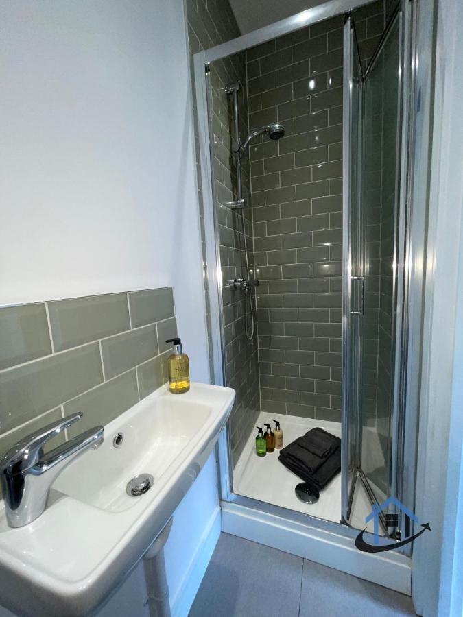 Acaster House, X4 Rooms With En-Suites X1 Room Private Bathroom, Street Parking, Close To Train Station Kettering Exteriér fotografie